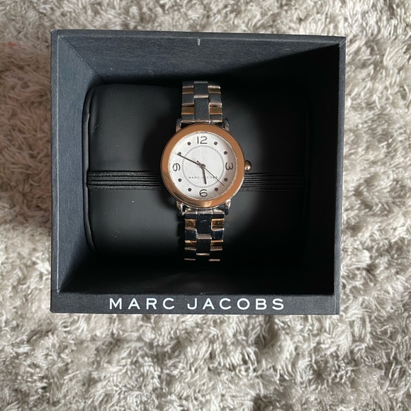 Marc Jacobs Women’s Watch - Picture 2 of 3